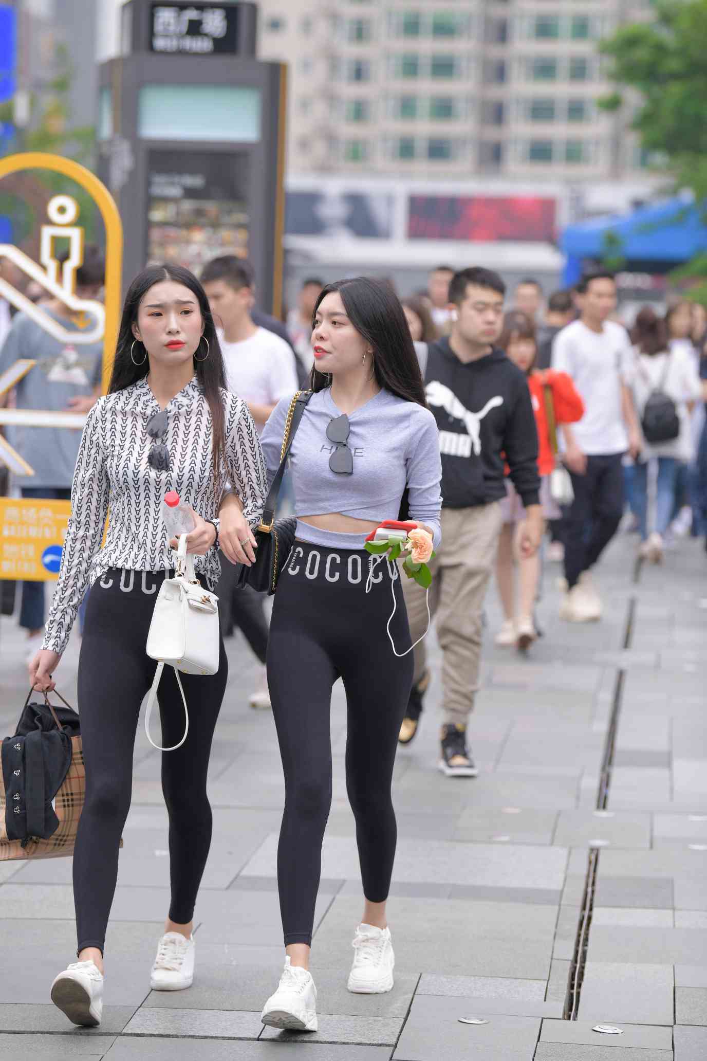 图片[2]-【免费】逛街的两个瑜伽裤姑娘【40P】04030-好看资源