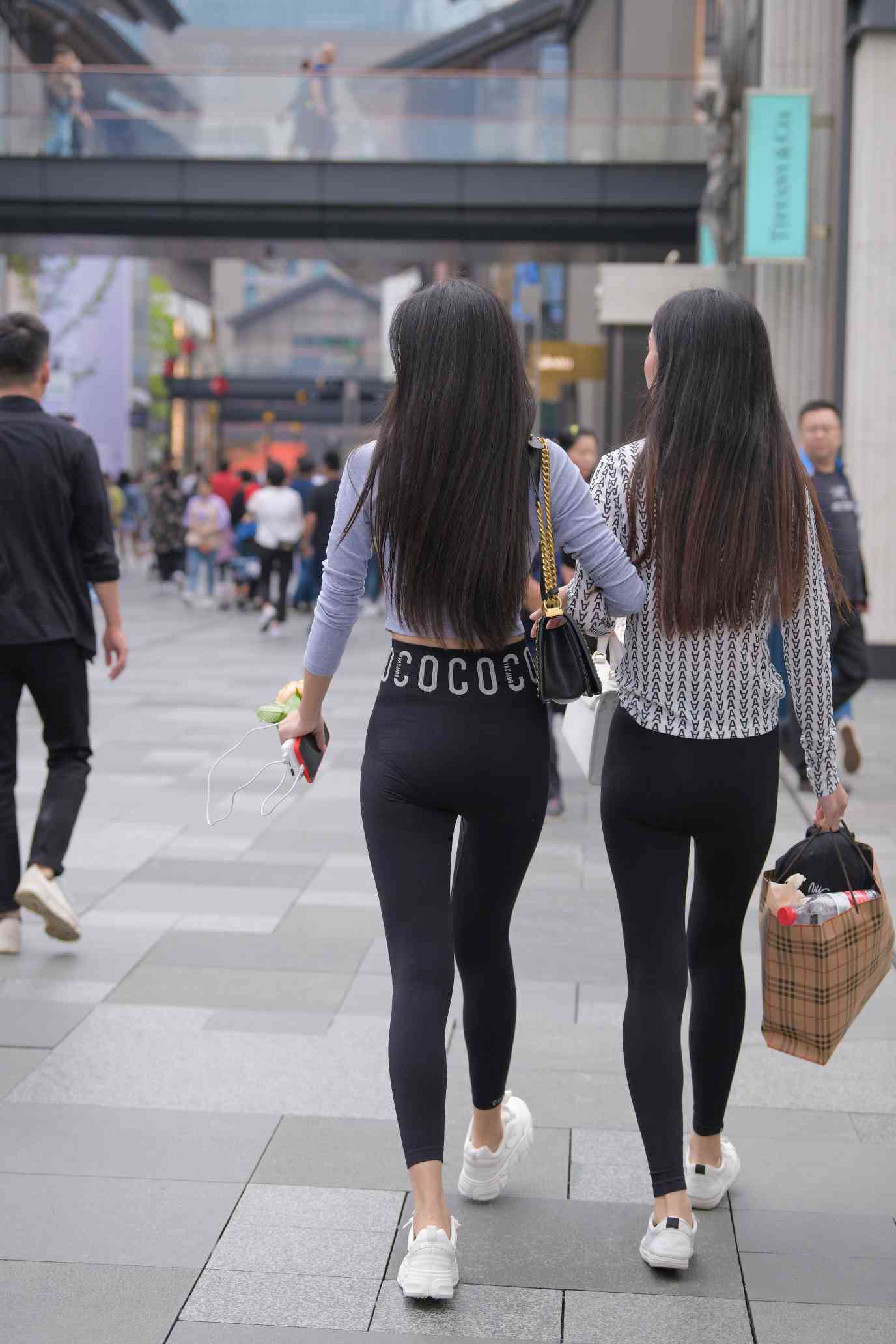 图片[3]-【免费】逛街的两个瑜伽裤姑娘【40P】04030-好看资源