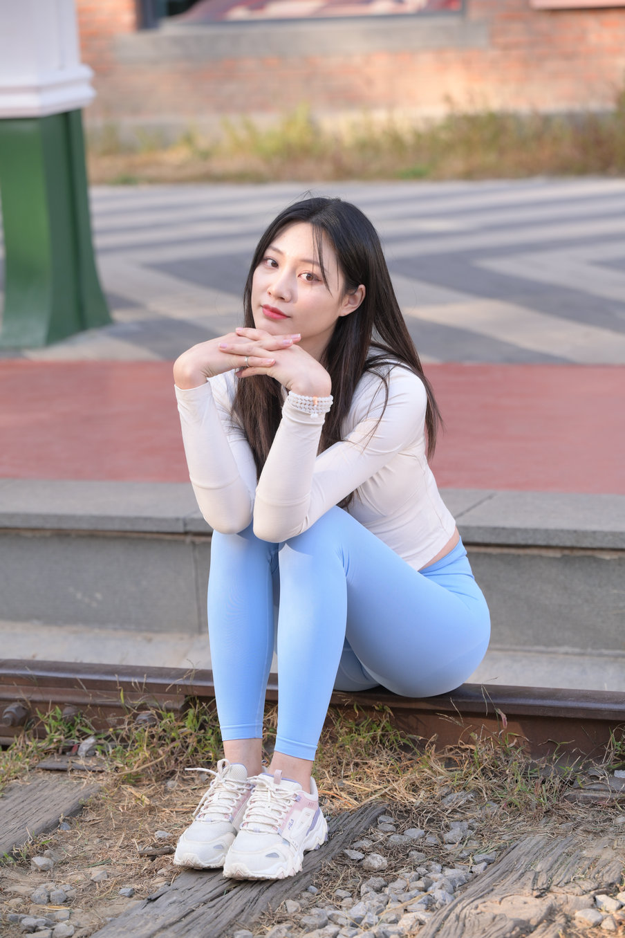 图片[2]-在路边休息的瑜伽裤女孩 J3435 558P-10.8GB-好看资源
