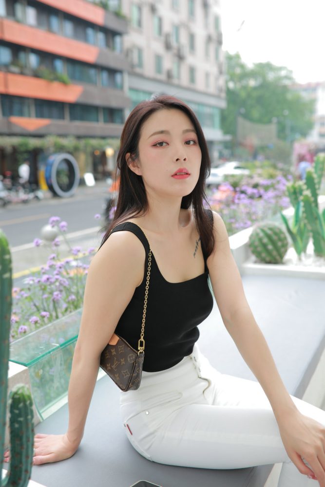 图片[1]-非常漂亮的白色紧身裤女孩J2055 895P2V-24.5GB-好看资源