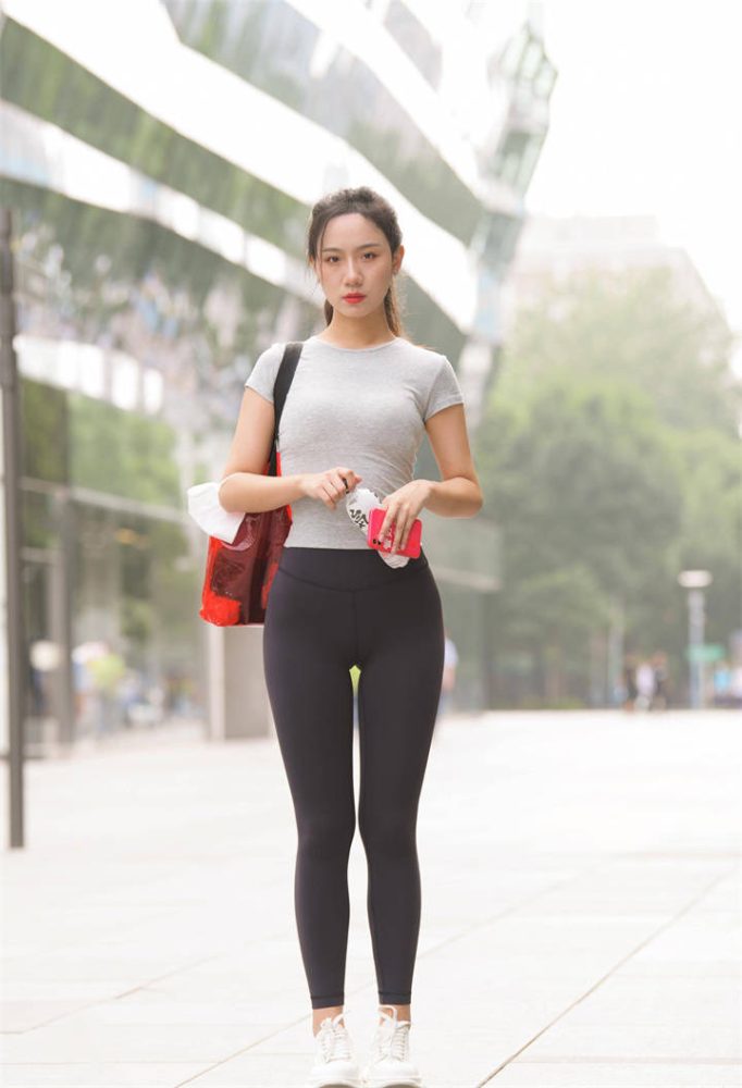 图片[1]-落落大方的瑜伽裤小女人J2221 760P1V-23.7GB-好看资源