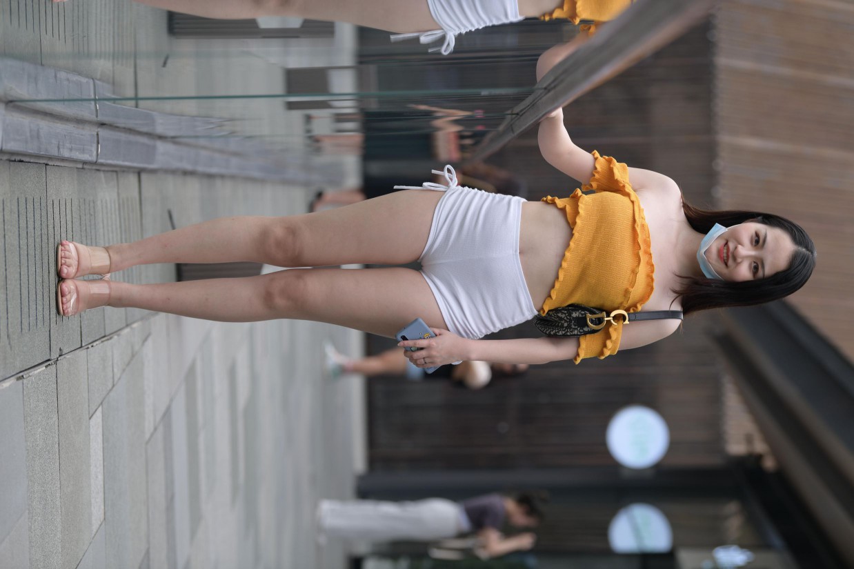 图片[2]-高腰白色短裤的漂亮女孩【767P】00065-好看资源