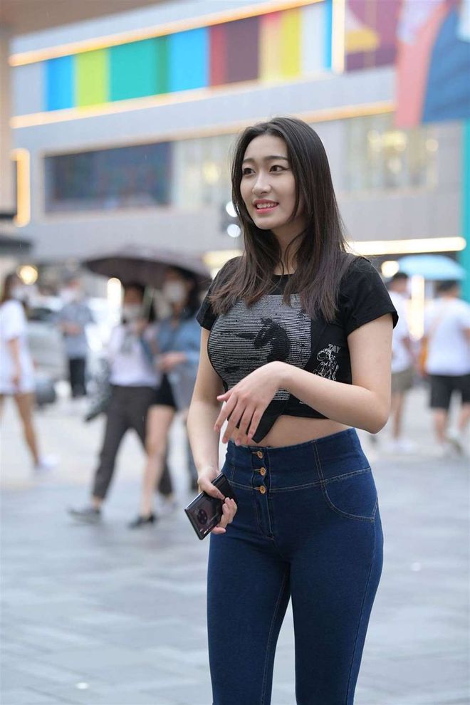 图片[3]-紧身牛仔裤女人J2784 240P-6.66GB-好看资源