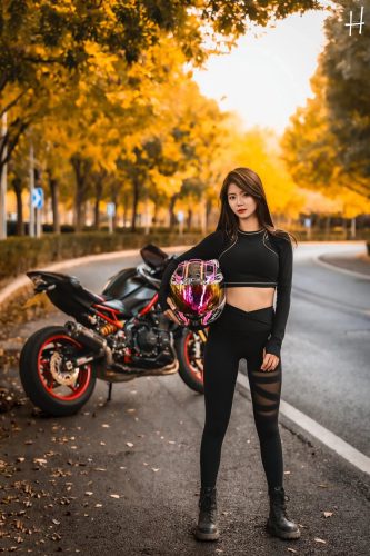 图片[1]-骑摩托车的瑜伽裤美女身材太好了！-好看资源