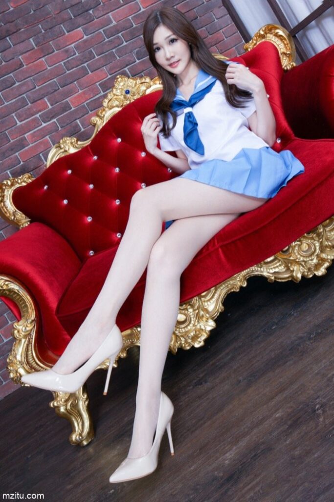 成熟迷人的美少妇，美腿纤细白皙真性感-好看资源