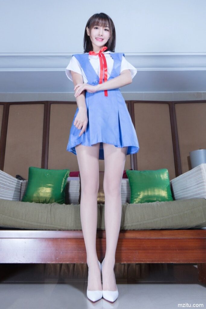 台湾妹子好甜美，一双大白腿让人移不开眼！-好看资源