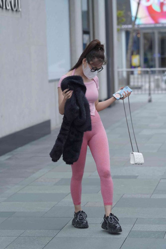 粉红色瑜伽裤的眼镜妹妹【93P】04019-好看资源