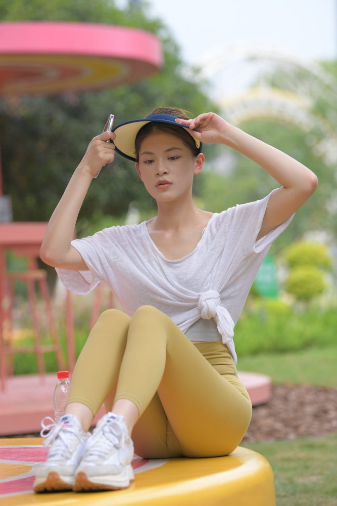 戴着遮阳帽的瑜伽裤女孩J2965 796P1V-27.1GB-好看资源