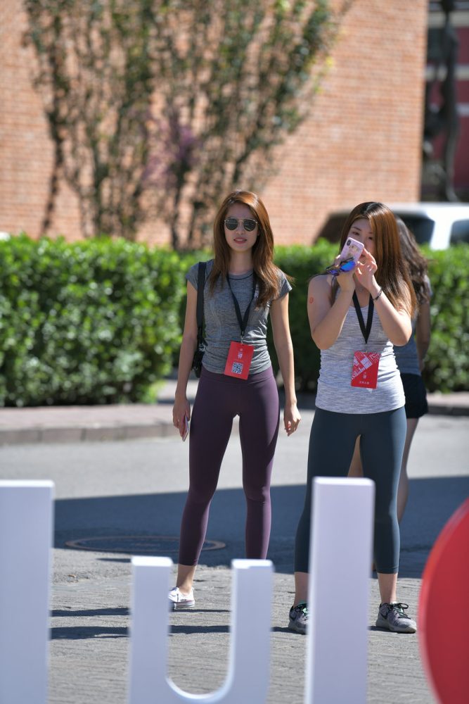 紫色瑜伽裤墨镜导游J4604 27P-336MB-好看资源