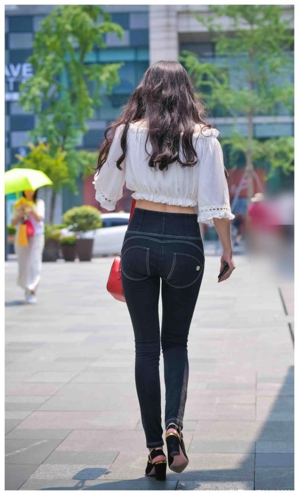 紧身牛仔裤卷发姑娘 J1726 103P-2.28GB-好看资源