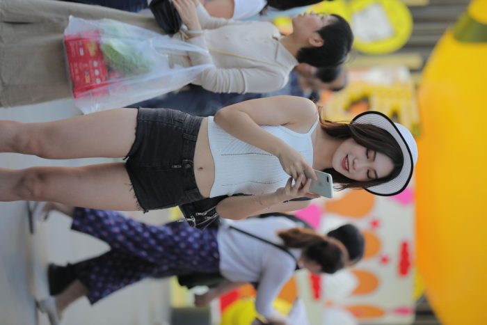 非常时尚阳光的牛仔热裤女孩【808P】00064-好看资源