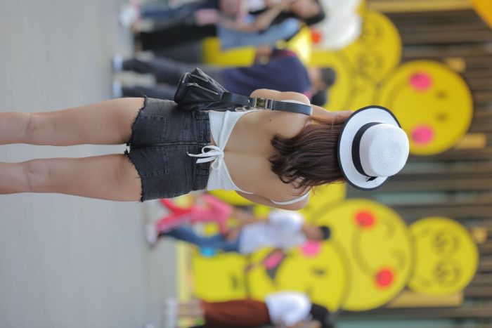 非常时尚阳光的牛仔热裤女孩【808P】00064-好看资源