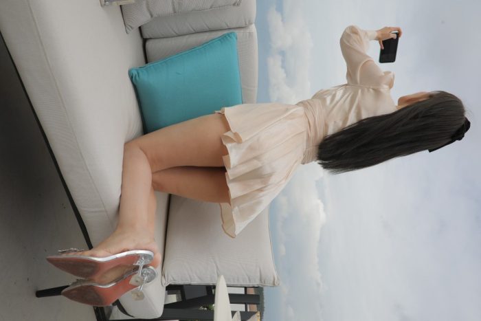 戴黑色蝴蝶结的长发女孩【369P】00027-好看资源