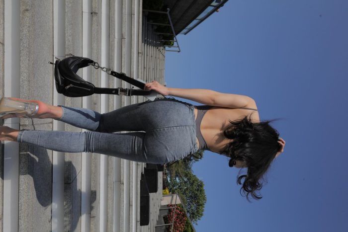 漂亮的紧身牛仔裤长发女孩【474P】00059-好看资源