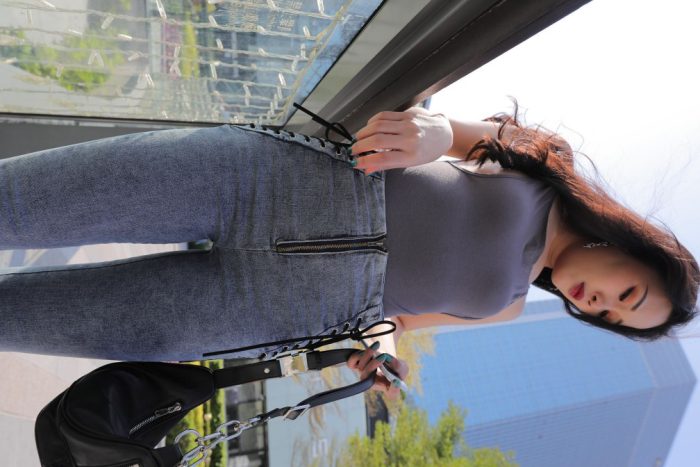 漂亮的紧身牛仔裤长发女孩【474P】00059-好看资源