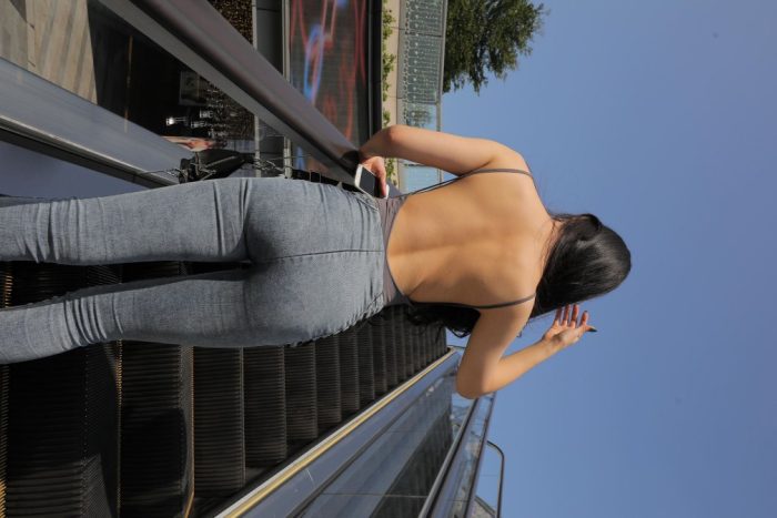 漂亮的紧身牛仔裤长发女孩【474P】00059-好看资源