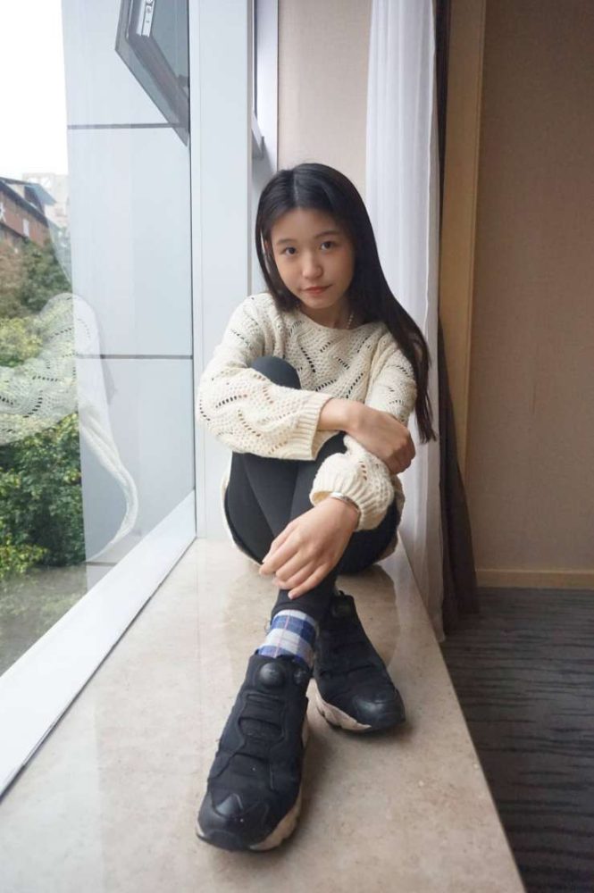 眼神很清澈的赤脚女孩【59P】20020-好看资源