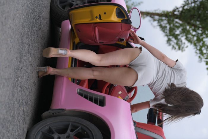 在海边开跑车的连衣短裤女孩【390P】00030-好看资源