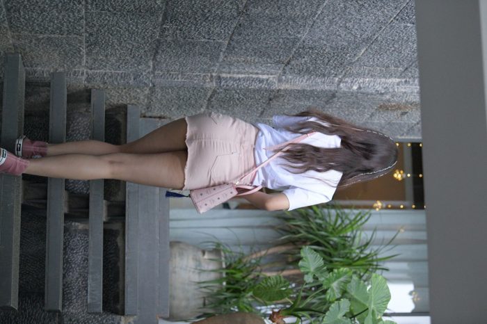 非常清纯甜美的短裙姑娘在逛街【458P】00052-好看资源