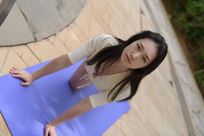 游泳池旁边的比基尼女生【327P】00042-好看资源