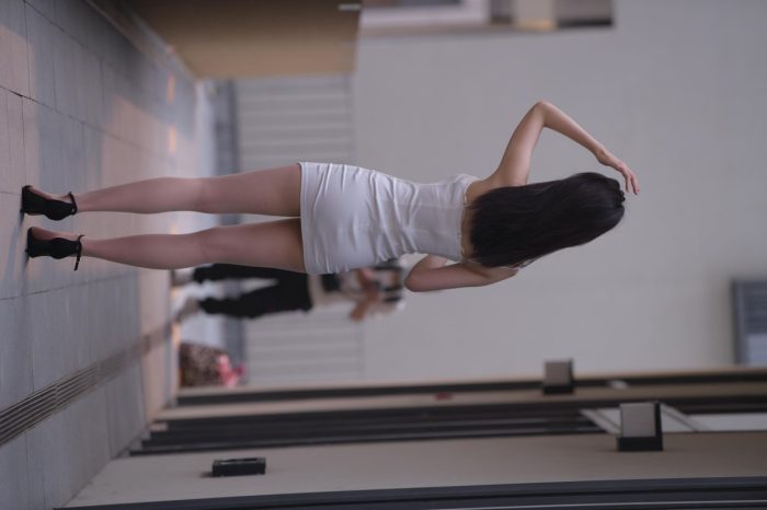 长发女孩紧身短裙特别显身材【245P】00040-好看资源