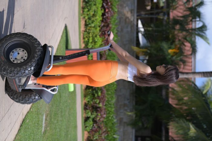 骑着平衡车的橘黄色瑜伽裤妹妹【620P】00054-好看资源