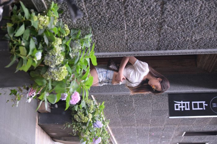 戴太阳镜的牛仔短裤紧身牛仔MM【167P】00021-好看资源