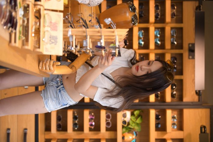 头戴花环的南方姑娘身穿紧身牛仔短裤【161P】00028-好看资源