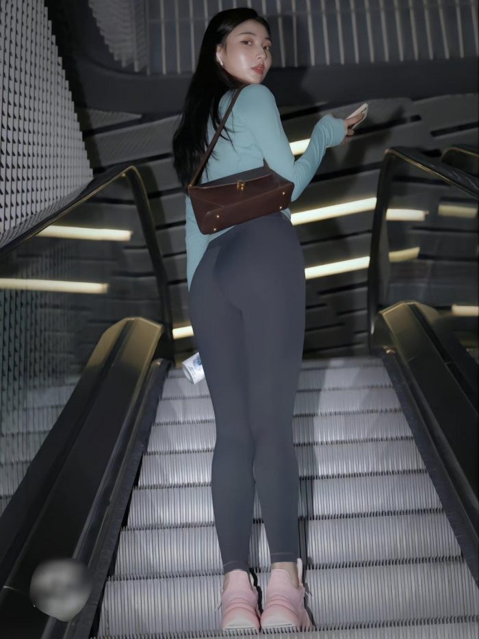 晚上逛商场的瑜伽裤漂亮女孩J2244 225P2V-15.1GB-好看资源