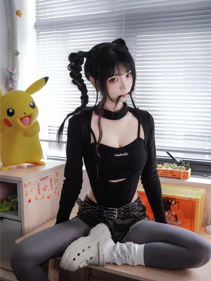 牛仔热裤+灰丝姑娘玩自拍-好看资源