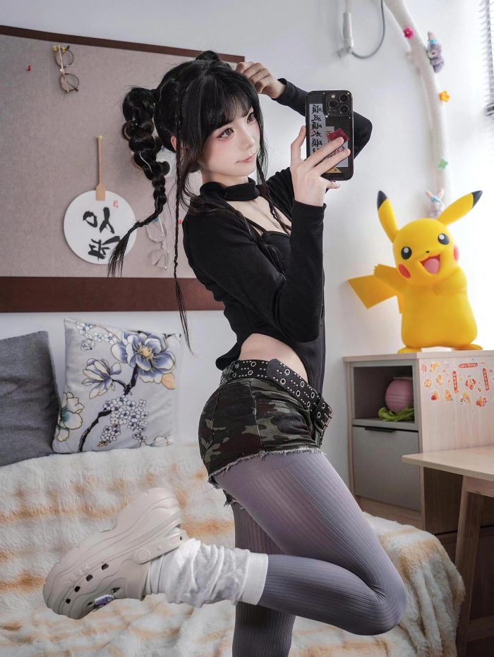 牛仔热裤+灰丝姑娘玩自拍-好看资源